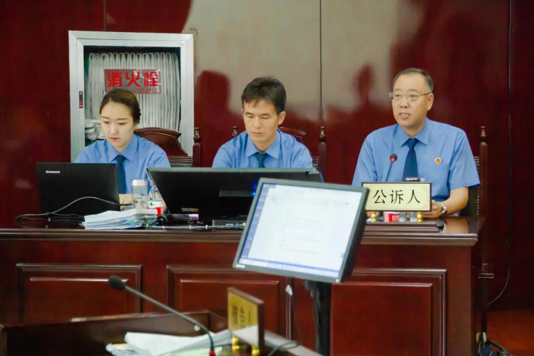 通辽市委原常委,政法委书记辛金山涉嫌受贿罪,包庇,纵容黑社会性质